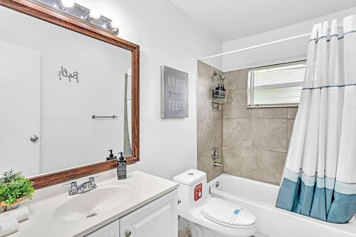 Modern 2Br Oasis Mins To Beach & Casino Db2 Dania Beach Buitenkant foto